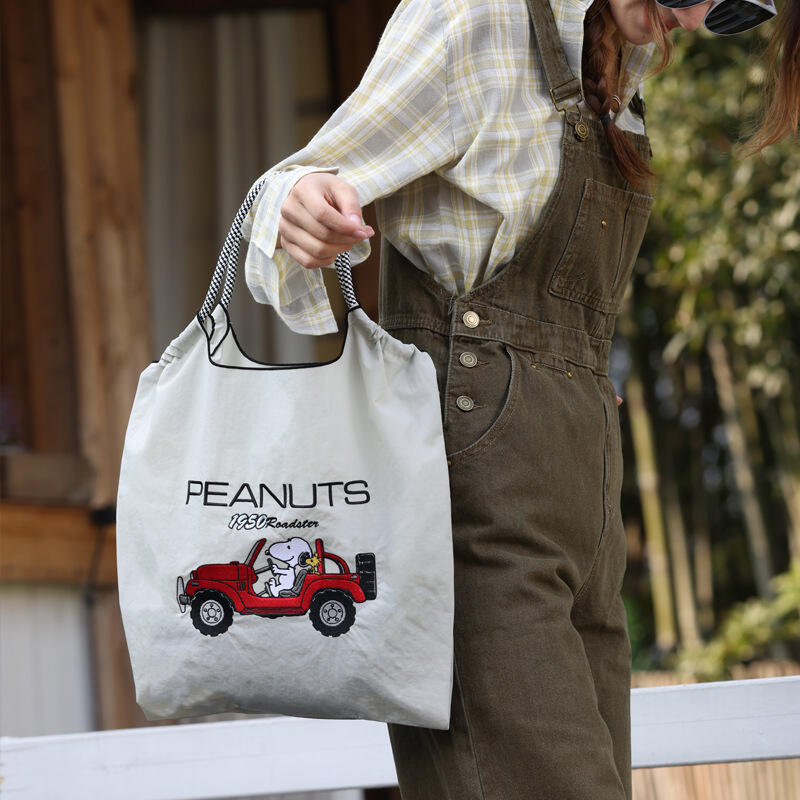 Snoopy Co-Branded Embroidered  - Women Bags Wholesale ulasan dan harga